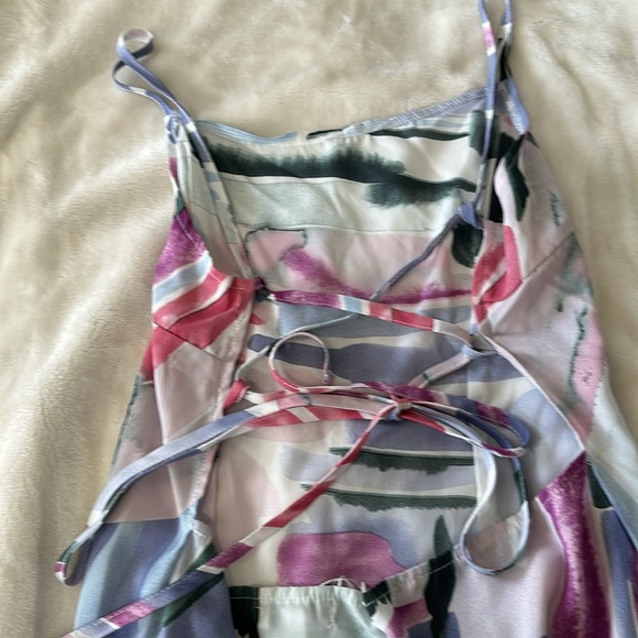 NWOT MAXI OPEN BACK WITH TIE DETAIL AND ZIPPER GEOMETRIC DESIGN MAXI. SIZE 14 - Picture 4 of 5